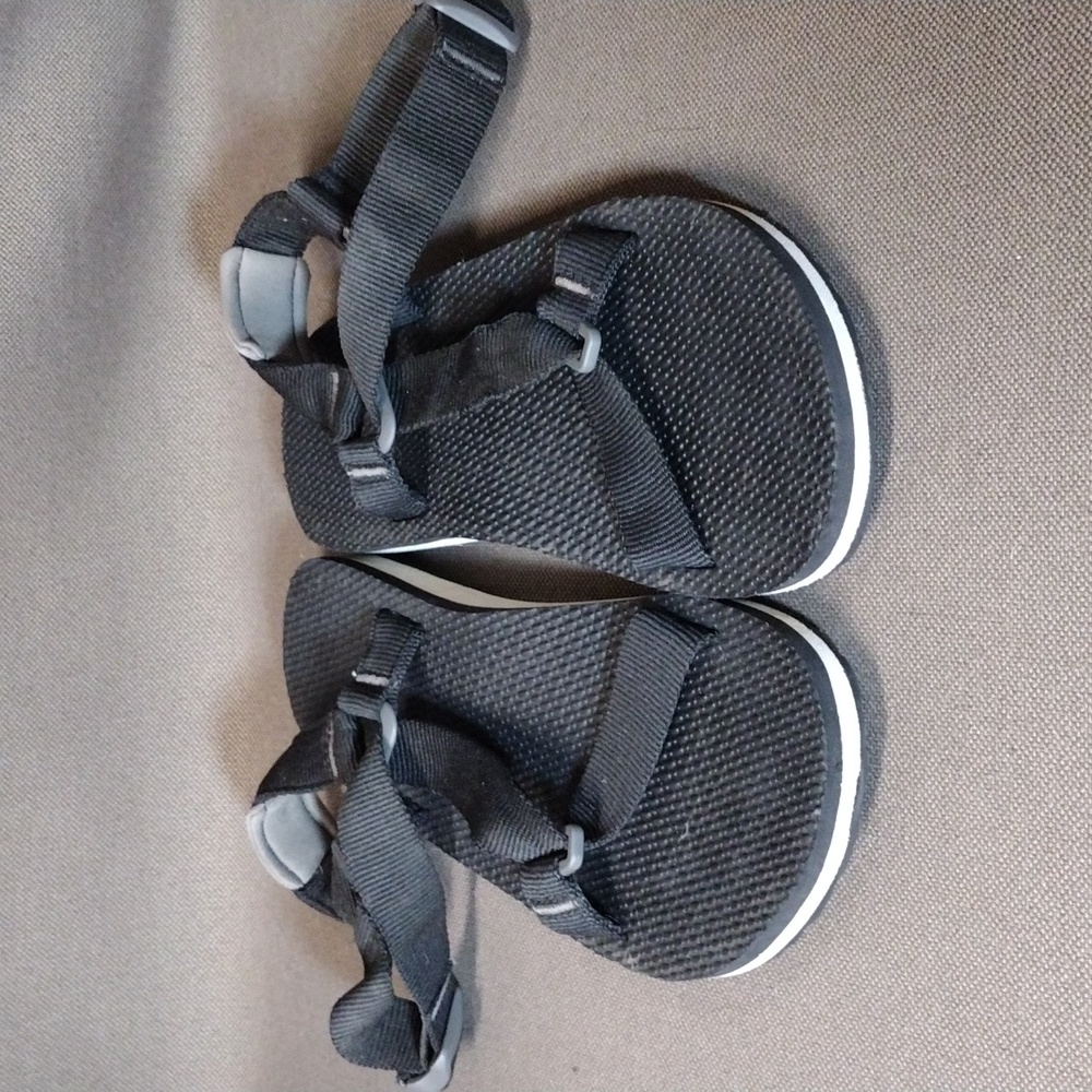 Columbia Red River sandals 8